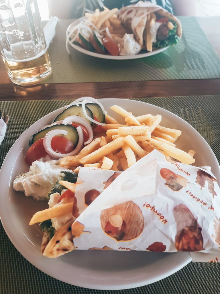 Pita souvlaki bij Windmill Snackbar